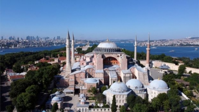 PËR HERË TË PARË PAS 86 VITESH/ Sot hapet Shën Sofia, besimtarët do mbajnë lutjen e së premtes në Xhami