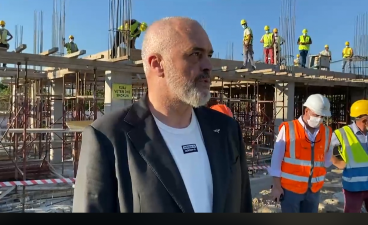 “NA PENALIZOI AJO DREQ KARANTINE”/ Rama i prerë me kompaninë e ndërtimit në Lezhë: Në 26 nëntor shkolla të jetë gati, ndryshe futeni…
