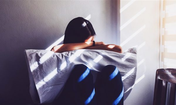 COVID-19/ Ekspertët të shqetësuar: Pandemia e koronavirusit po shkakton ankth e depresion!