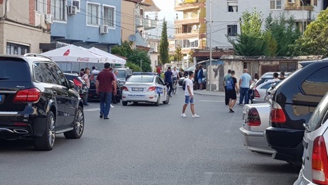 DETAJET E REJA/ Tronditet Elbasani, ekzekutohet me armë zjarri një person. Autorët DJEGIN makinën në një…