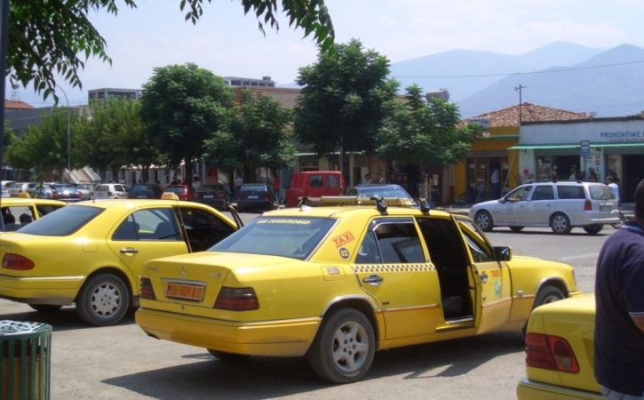DETAJET E REJA/ Personi që tentoi të vetëdigjet para kryeministrisë është taksist, dyshohet se kishte humbur…
