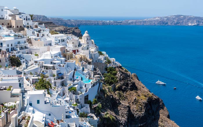 COVID-19/ Shënohet rasti i parë me COVID-19 në Santorini, karantinohet në hotel turistja nga…