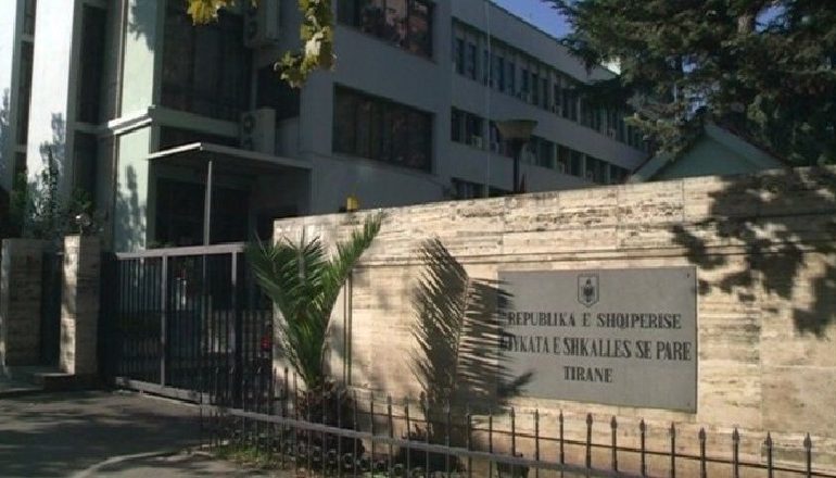 NDODH NË TIRANË/ Kallëzon fqinjin se i pështyn makinën: Mendon se jam me COVID-19