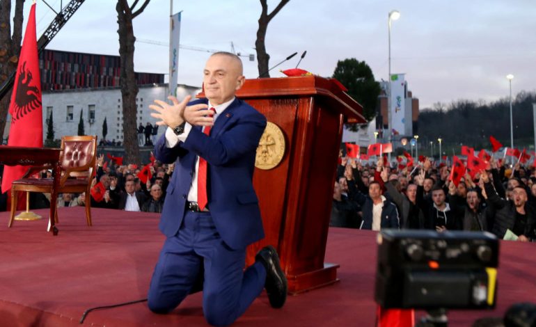 PAS MOSSHKARKIMIT/ Meta ka kërkesa të reja dhe kujton 2 marsin: Protestuesit s’kanë ikur akoma nga bulevardi, po vjen ora