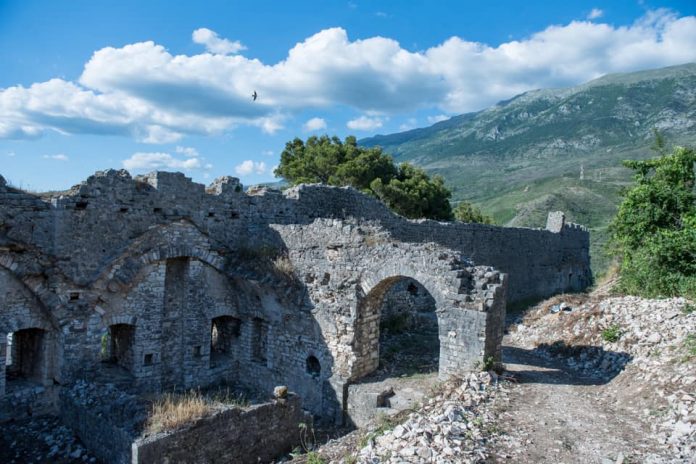 MË TEPER TË ARDHURA PËR BANORËT/ Kalaja e Ali Pashës në Tepelenë kthehet në destinacion turistik