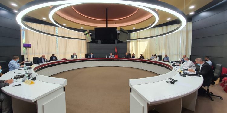 KËSHILLI POLITIK/ Tre orë debat për listat dhe koalicionet, PD nuk tërhiqet. Rama kërkon…