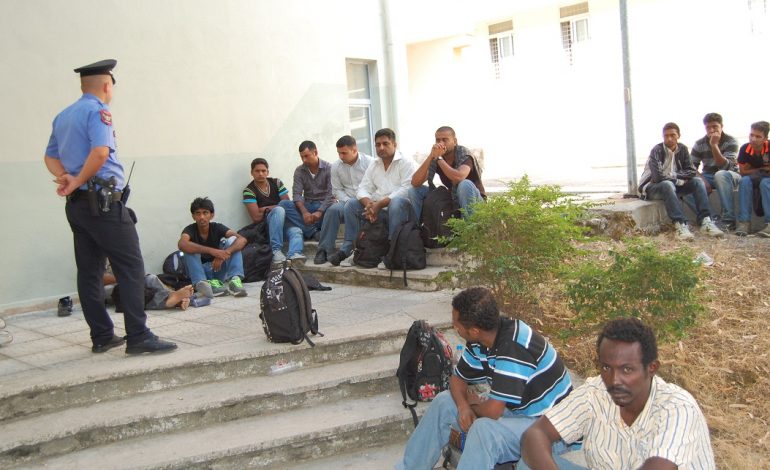 E PËSOJNË 4 PERSONA NË ELBASAN/ Goditet një rast i kalimit ilegal të emigrantëve