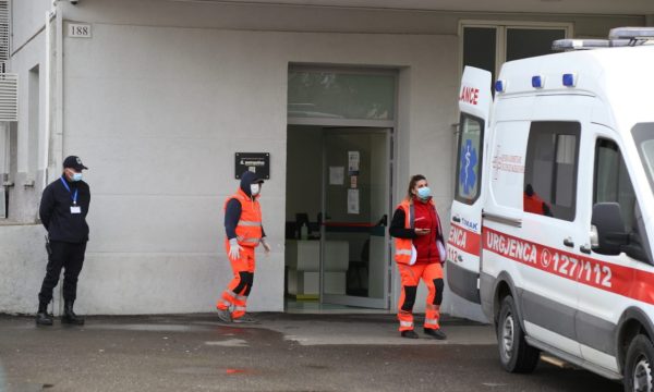 SI KURRË MË PARË, 4 TË VDEKUR NGA COVID/ Infektivi plot: Shifrat bëjnë paralajmërimin tragjik