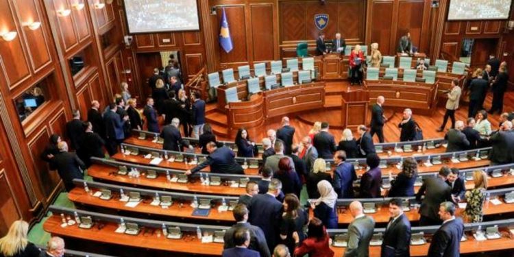 KOSOVË/ Parlamenti “pushtohet” nga koronavirus, propozohet mbajtja e seancave online