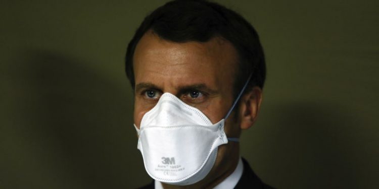 FRANCË/ Macron paralajmëron: Maskat të bëhen të detyrueshme për të gjitha hapësirat publike të mbyllura
