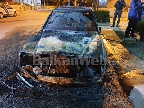 I VURI FLAKËN DY MAKINAVE NË FIER/ Policia arreston autorin e zjarrëvënies së qëllimshme