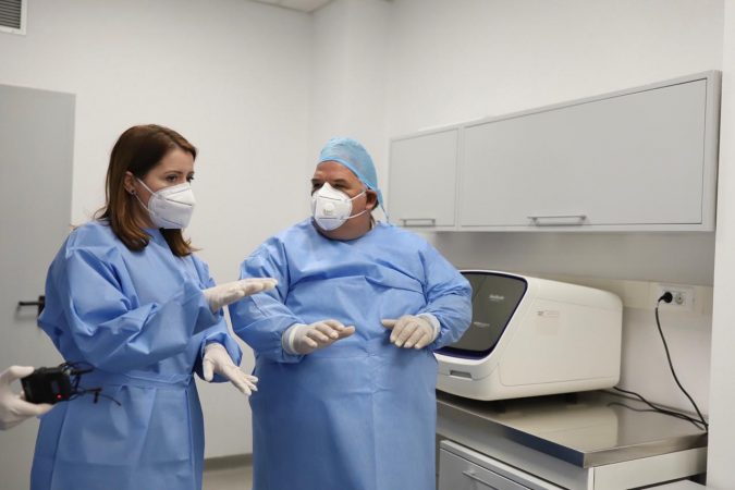 KORONAVIRUSI/ Manastirliu në QSUT: Hapet laboratori i dytë për testimet ndaj COVID-19. Bino: Plotëson kushtet e biosigurisë