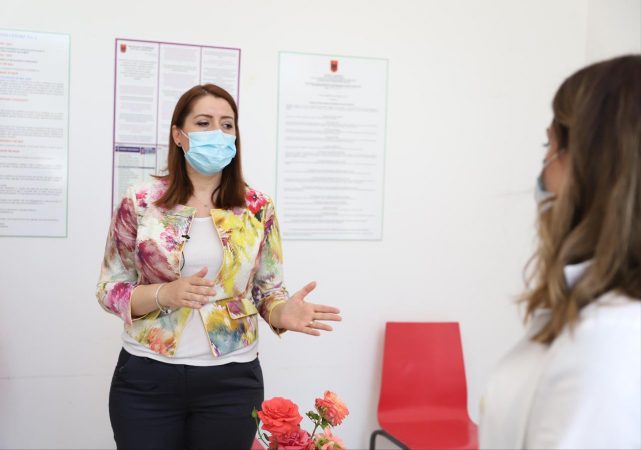 COVID-19/ Manastirliu: Sistemi shëndetësor po përballet me fluksin më të madh gjatë gjithë epidemisë, respektoni masat