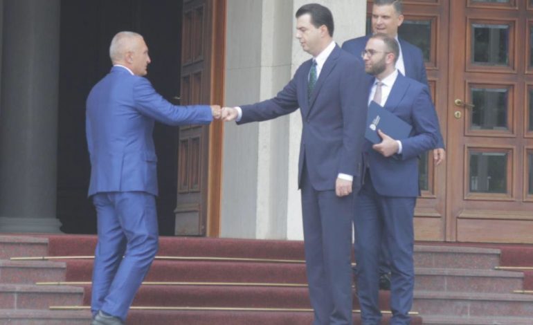 “DASHURIA META-BASHA”/ Presidenti: Pa gdhirë mirë i kërkova takim kreut të PD për të folur për ndryshimet kushtetuese