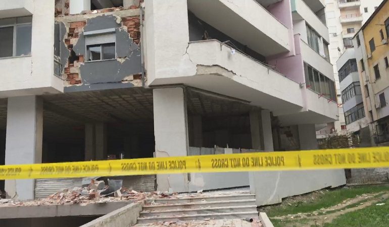 U DËMTUAN NGA TËRMETI/ Këto janë pallatet që do të prishen gjatë muajit gusht në Durrës