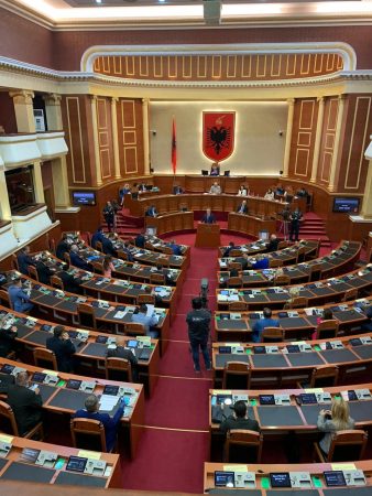 KUVENDI NË SEANCË PLENARE/ Dekreti i Presidentit dhe ligjet e parashikuara në rendin e ditës