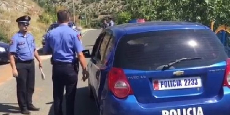 E RËNDË/ Tre persona rrahin barbarisht rojen e biznesit, përfundon në Spitalin e Traumës