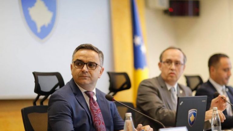 PREZANTOHET PROJEKTLIGJI PËR QEVERINË E KOSOVËS/ 15 ministri e 40 zëvendësministra. Ja sa zëvendësa do ketë Hoti