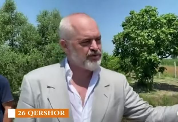 NJË JAVË PASI RAMA IA PREMTOI “LIVE”/ Fermerit nga Libofsha i vihet në dispozicion transformatori (VIDEO)