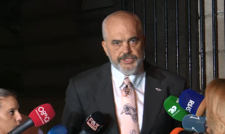 I BËN APEL BASHËS/ Rama: Kush i merr shqiptarët për budallenj, e ha! Ja sheshi ja mejdani, ja Muço kapedani