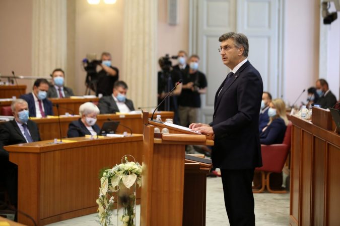 FORMOHET QEVERIA E RE NË KROACI/ “Të djathtët” marrin drejtimin e vendit, kryeministri Plenkoviç shpalos programin