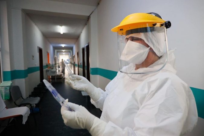 PAMJE TË RËNDA NGA INFEKTIVI/ Një grua e intubuar në luftë për jetë, fëmijët i dërgojnë lule për ditëlindje: E shtrenjta jonë!
