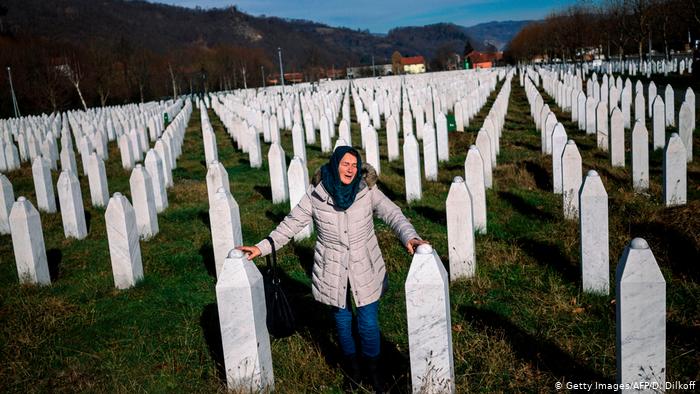 “NJËSI SERBE VRANË ATJE MBI 8.000 DJEM DHE BURRA MUSLIMANË”/ Ish-diplomatja për DW: Në Srebrenicë Evropa dështoi