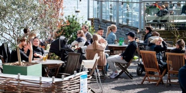 COVID-19/ OBSH: Një numër më i madh i të rinjve europianë po infektohen…