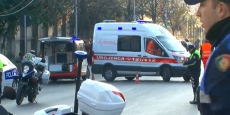 AKSIDENT NË TIRANË/ I riu me makinë përplas 71 vjeçarin, ndërron jetë rrugës për në spital