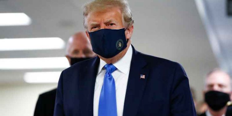 COVID-19 NË SHBA/ “Dorëzohet” Donald Trump, shfaqet për herë të parë me maskë