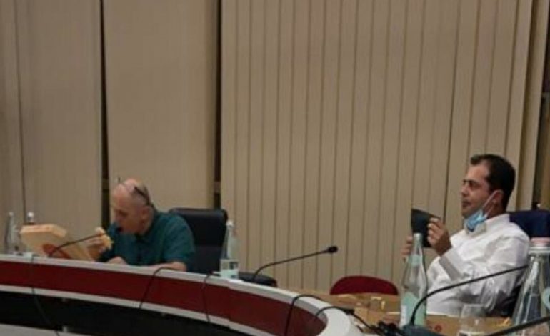 FOTOLAJM/ Aksioni opozitar pas ndryshimeve kushtetuese