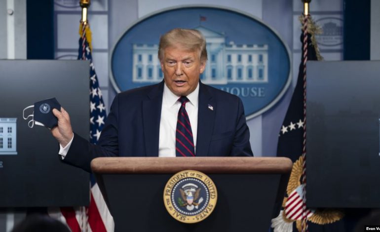 REKORD RASTESH DHE VIKTIMASH NGA COVID-19/ Trump firmos urdhrin ekzekutiv, për çfarë bëhet fjalë
