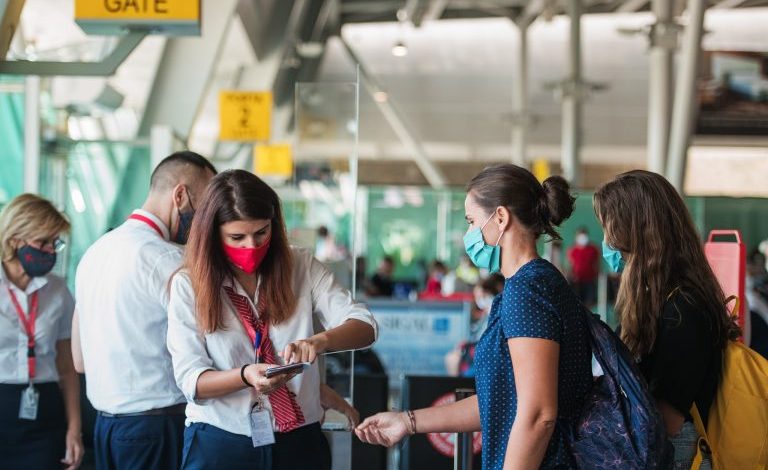 32 FLUTURIME PËR TË HËNËN/ Aeroporti Ndërkombëtar “Nënë Tereza” apel pasagjerëve për respektimin e masave antiCovid