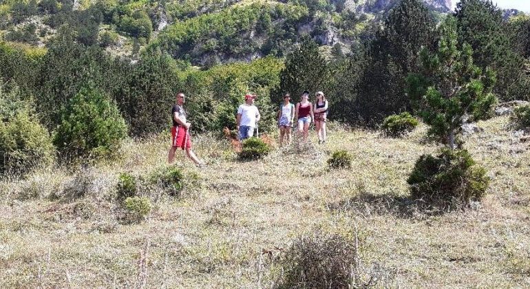 DESTINACIONET/ Turistët francezë zgjedhin Malin e Tomorrit për të pushuar