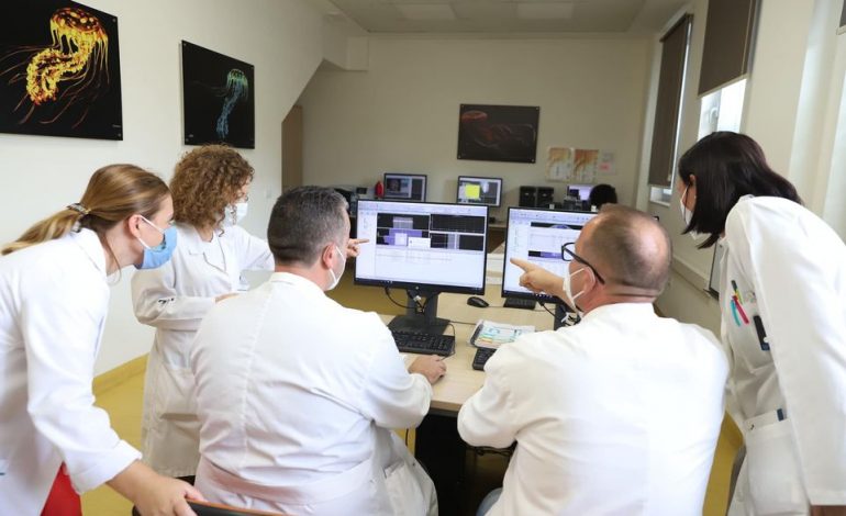 “PAVARËSISHT SITUATËS, S’ËSHTË NDALUAR PUNA…”/ Manastirliu: Ekipi i Onkologjikut ka realizuar 11,337 seanca radioterapie