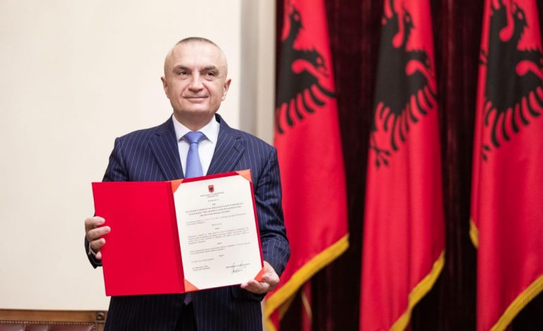 LISTAT E HAPURA DHE KOALICIONET NË TRYEZËN E PRESIDENTIT/ Meta detyrohet t’i kalojë me heshtje. Kushtetuta i “lidh” duart