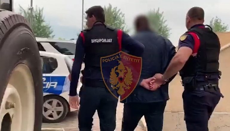 GRABITËN EMIGRANTËT, NJËRIN E PLAGOSËN/ Arrestohen dy autorët, policia jep DETAJET