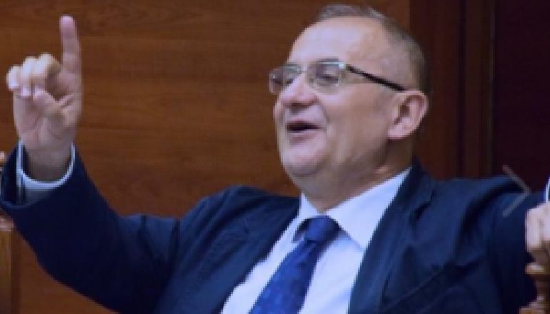 “HARRON MARSIN E ’97”, “GËRDECIN” E “21 JANARIN”/ Tit Vasili i LSI: Në 100 vjet të gjitha qeveritë ‘dështuan me turp’ që ta hedhin shtetin në greminë, Rama beson…
