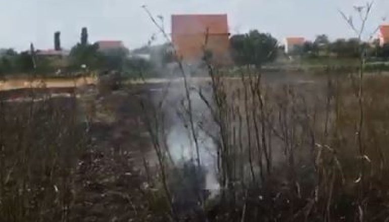 ZJARRI DËMTON RRJETIN 35KV NË KOPLIK/ Pa drita bashkia, dogana e Hanit të Hotit, burgu i Reçit dhe stacioni i trenit