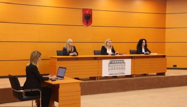 KORRUPSION DHE SEKS/ “Bëmat” e gjyqtarëve dhe prokurorëve të radhës para Vetingut, përballjet e bujshme në vjeshtë