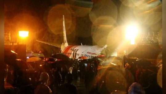 AVIONI I U PËRPLAS NË PISTË/ 15 persona humbin jetën, 4 të tjerë ende të bllokuar nën rrënoja