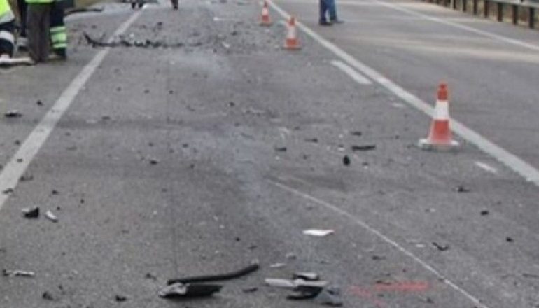 AKSIDENT I RËNDË NË VLORË/ Makina del nga rruga në Dukat, plagosen 3 persona