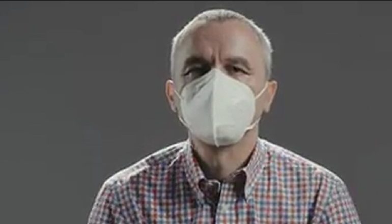 A JE AQ I FORTË SA TË MBASH MASKË? Ambasada Italiane mesazh sensibilizues përmes mjekëve që erdhën në Shqipëri