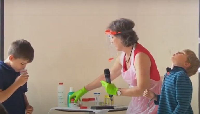 SITUATA ME COVID-19/ Për fëmijët në shkollë jo test tamponi. Mjafton vetëm 1 minutë gargarë…