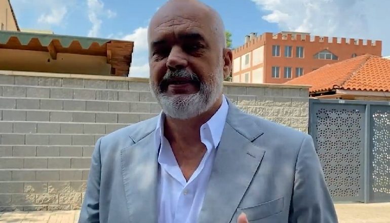 NXËNËSIT ME MASKA/ Rama flet si prind: Zaho në klasë të parë në një situatë të panjohur