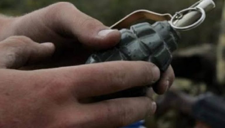 TRAGJIKE NË GRAMSH/ Shpërthen granata ndërkohë që po luanin, HUMB JETËN një 6 vjeçar dhe plagoset një 5 vjeçar