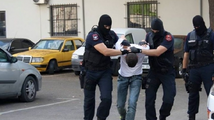 GODITËN ME SENDE TË FORTA 38-VJEÇARIN NË FIER/ Arrestohet një person dhe shpallen në kërkim dy të tjerë (DETAJET)