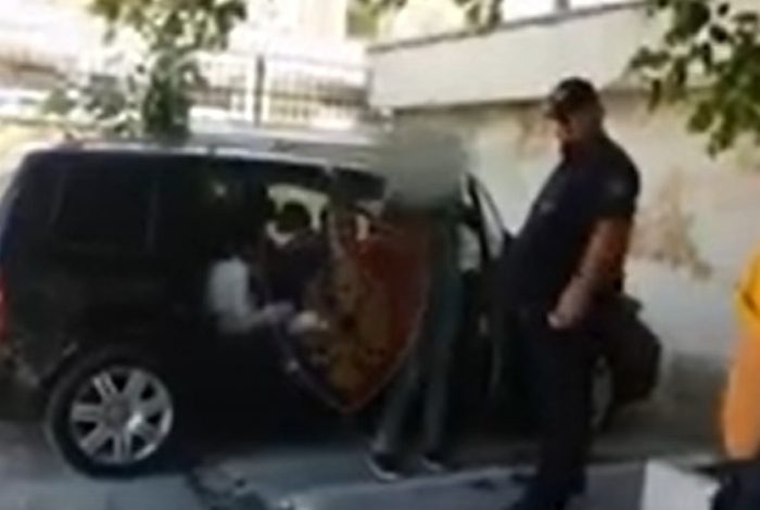 MERRNIN LEKË PËR TË TRAFIKUAR EMIGRANTË DREJT BE/ Arrestohen 3 persona në Korçë (DETAJET)