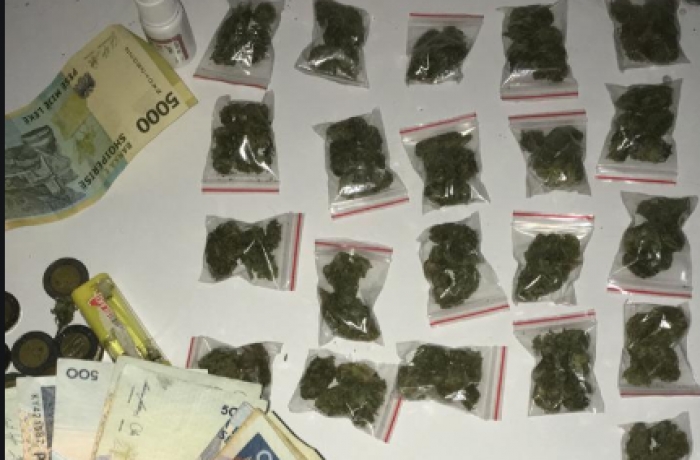 SHPËRNDANTE LËNDË NARKOTIKE NË LOKAL/ Arrestohet 24-vjeçari nga Lushnja