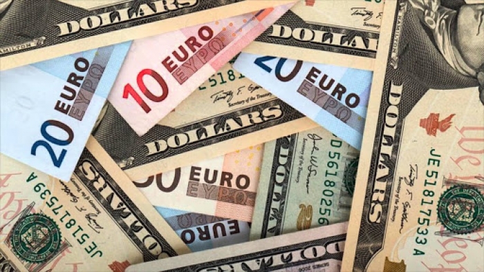 EFEKTET SEZONALE/ Euro zbret në nivelin më të ulët që para fillimit të pandemisë, nënçmim i fortë i dollarit